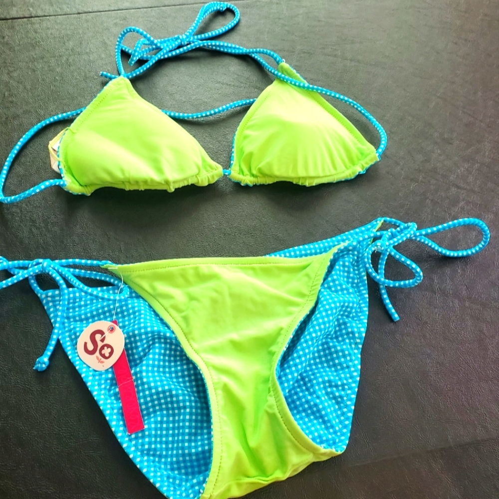 NWT. SO reversible bikini. Size medium